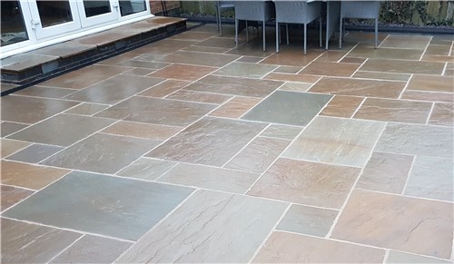 Our Rippon Buff is a mix of orange hues as well as a deeper mix of  pink, red and beige paving slabs .  This mix instantly brings a warm feel to your garden.