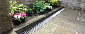 Manufactured from recycled polypropylene, ACO HexDrain is suitable for domestic applications up to Load Class A 15 - Pedestrian, cycleways, minimally trafficked areas (light domestic vehicles only).
The high quality ACO HexDrain channels clip together, allowing for quick and easy installation.