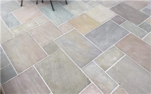 Our Raj Green is a popular choice with its autumnal blend of colours within a patio pack.  The mix of green, pink, beige, cream and orange paving slabs are stunning when both wet and dry.