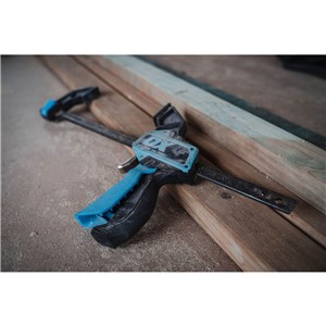 The OX pro heavy duty bar clamp is engineered with top notch materials for optimum performance. The bar clamp is able to provide clamping pressure up to 150kg. This versatile clamp allows you to quickly convert from a clamp to a spreader. The quick grip on the clamp makes it easier to use with one hand without compromise on stability. The TPR pads provide surface protection so high intensity work can be carried out without damaging surfaces.