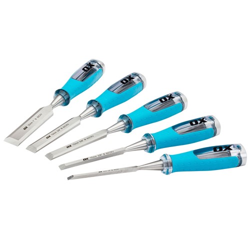 The OX pro 5 piece wood chisel set comes in a protective high quality velcro case. The chisels have a soft grip handle for ergonomic use. Set includes 6mm , 13mm, 19mm, 25mm, 32mm chisels.