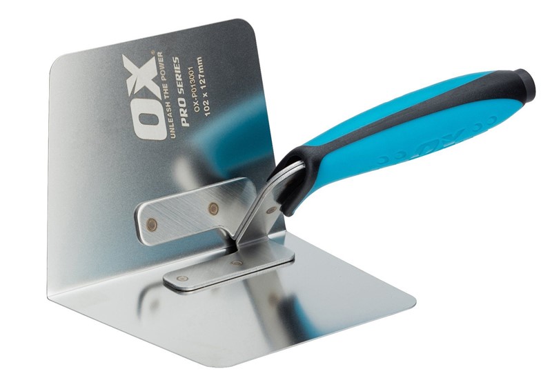 The blade area of the corner trowel is made with high-quality stainless steel to make it corrosion resistant and durable. The blade is fused with a strong aluminium mounting which strengthens the entire structure of corner trowel, it is your weapon to deal with the plastering of the corners and gives you the perfect 90&#176; flexing of the wall corners with minimal efforts. A strong and comfortable grip is very important in working with any tool. OX corner trowel is engineered with an ergonomic handle which reduces hand fatigue and gives a nonslip grip.