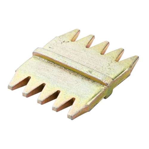 To fit into a scutch comb holder
Designed for preparation of masonry surfaces prior to rendering
Can also be used to chip off mortar from surfaces and bricks
38mm width