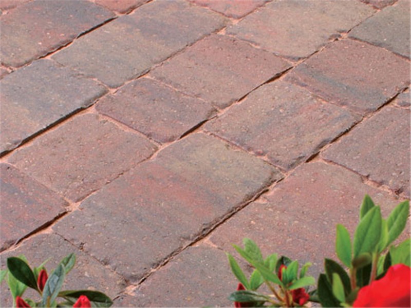 Monksbridge is perfect for the driveways of traditionally styled properties. With its subtle hues and authentic weather worn appearance, this distinctive block paving adds the rustic flair of a bygone age.