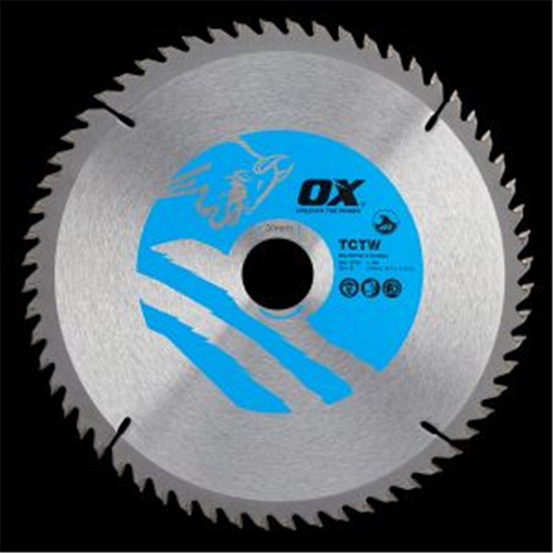 Alternate Top Bevel (ATB) tooth configuration for cutting wood
Reamed bore to ensure precision fit to spindle
Embedded tungsten tip
Supplied with reducing rings
216mm Diameter with 3mm bore and 6 teeth