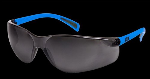 Sleek styling and lightweight design
Padded temples ensure comfortable wear
Polycarbonate lenses provide protection from impact and block harmful UV rays
Conform to EN167
Smoked Lens