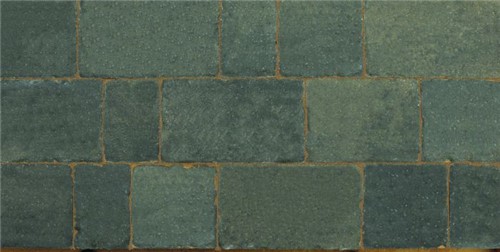 Monksbridge is perfect for the driveways of traditionally styled properties. With its subtle hues and authentic weather worn appearance, this distinctive block paving adds the rustic flair of a bygone age.