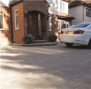 Lumley Cobble is the ideal way to give your driveway traditional charm. This beautiful cobble effect block paving is equally at home in the town or countryside. Available as a mixed pack featuring eight different sized cobbles which you mix to create the perfect look.