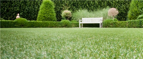 Our Ludus artificial grass is our most vibrant and fresh-looking artificial turf, using lighter yarns to create a family lawn that’s equally good for garden parties and playtime. With an even, medium pile, Ludus is easy to maintain. With Namgrass Ludus, you won’t have to worry about scrubbing muddy shoes or removing stubborn grass stains, so you can concentrate on having fun.