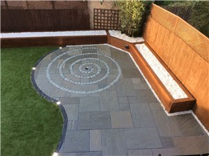 The Kandla Grey is a mix of light and dark grey paving slabs, bringing an array of silver waves to your garden.  When wet, the oink undertones in this paving are enhanced.