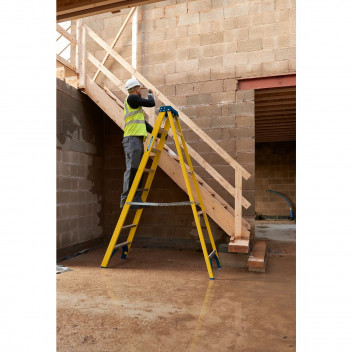 Werner 8 Tread Fibreglass Heavy Duty Trade Stepladder